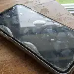 Dal jsem na telefon starou ochrannou fólii a stalo se toto. dal-jsem-na-telefon-starou-ochrannou-folii-a-stalo-se.png