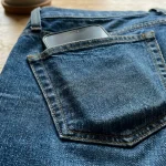 Neurologové odhalili tajemství bolesti smartphonu v zadní kapse džínů neurologove-odhalili-tajemstvi-bolesti-smartphonu-v-zadni-kapse-dzinu.webp.webp