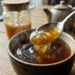 Proč zvyk dávat si do horkého čaje med připravuje čaj o všechny jeho výhody? proc-zvyk-davat-si-do-horkeho-caje-med-pripravuje-caj.webp.webp